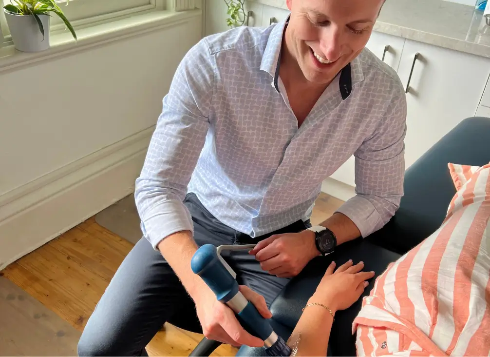 Melbourne chiropractor using shockwave therapy for tennis elbow treatment
