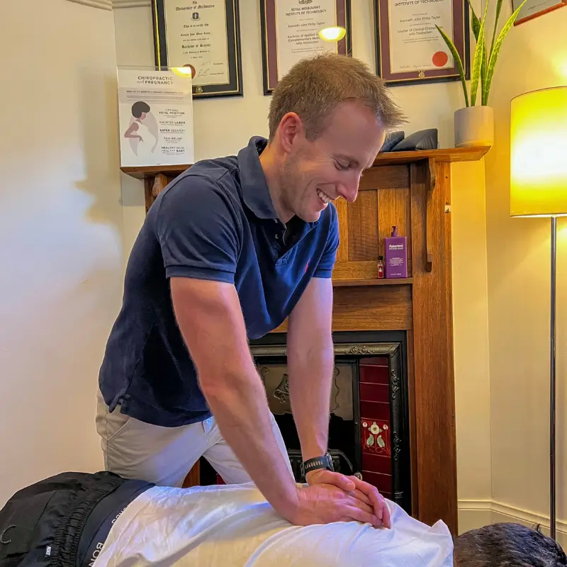 Chiropractor Melbourne – Mid Back Pain Treatment