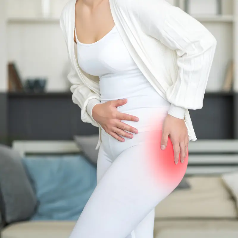 Chiropractor Melbourne helping with hip pain during walking